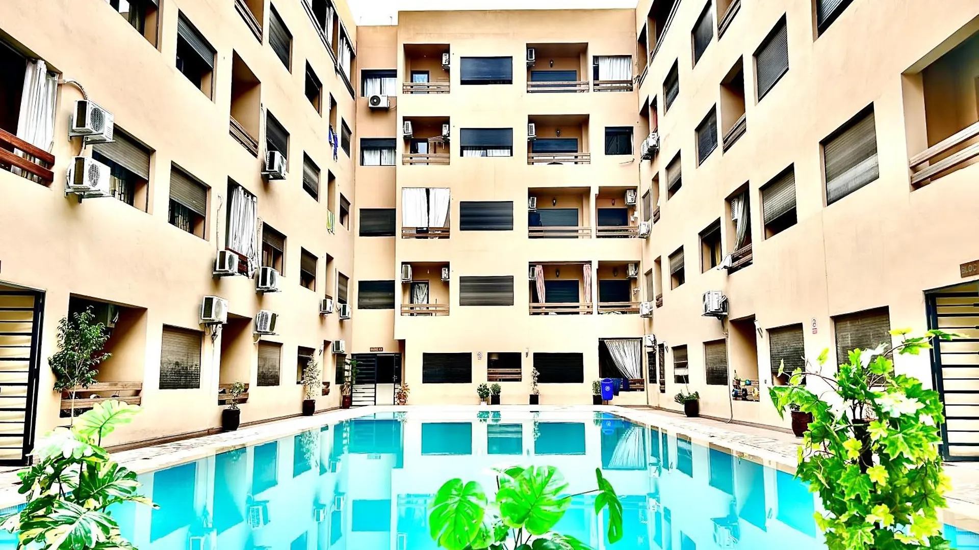 Le Modern Et Centrale Avec Piscine Et Parking Prive Marrakesh Morocco