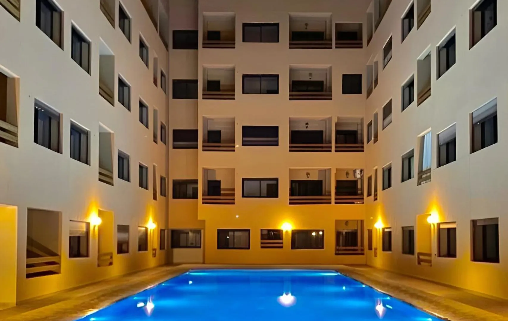 Le Modern Et Centrale Avec Piscine Et Parking Prive Marrakesh